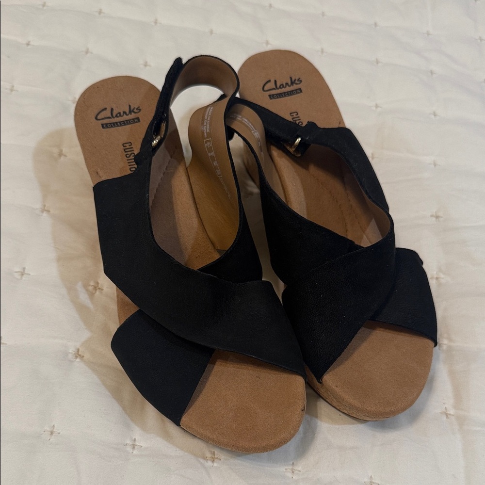 Clarks Women's Black and Tan Sandals